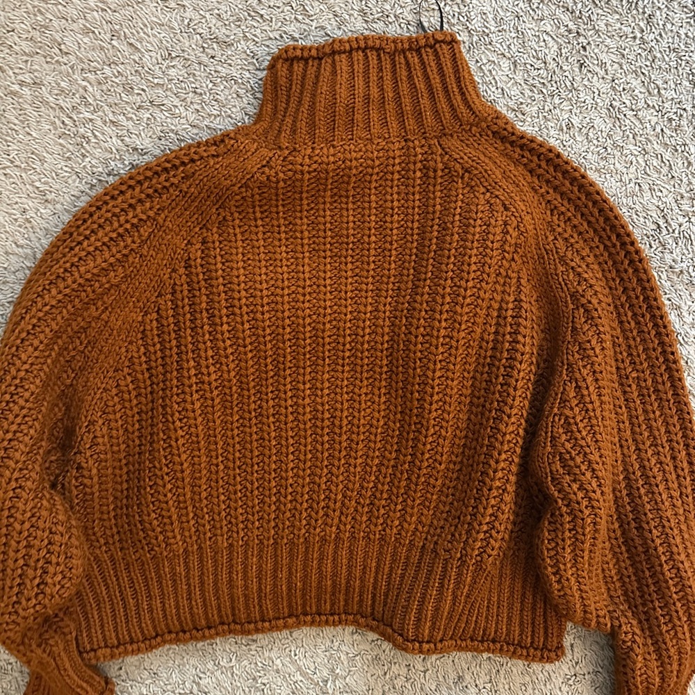 H&M sweater - Picture 2 of 2